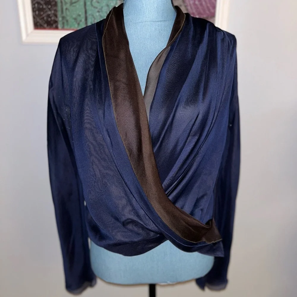 Genny Moda Elegant Blouse Made in Italy Size 8 Silk/Polyester NAVY and Chocolate